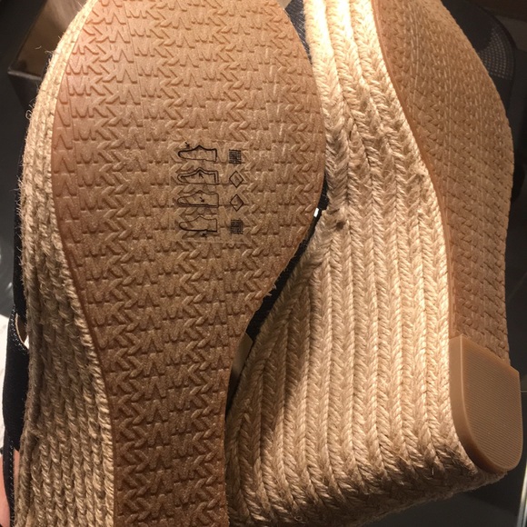Brand new Michael Kors shoes - Picture 4 of 7